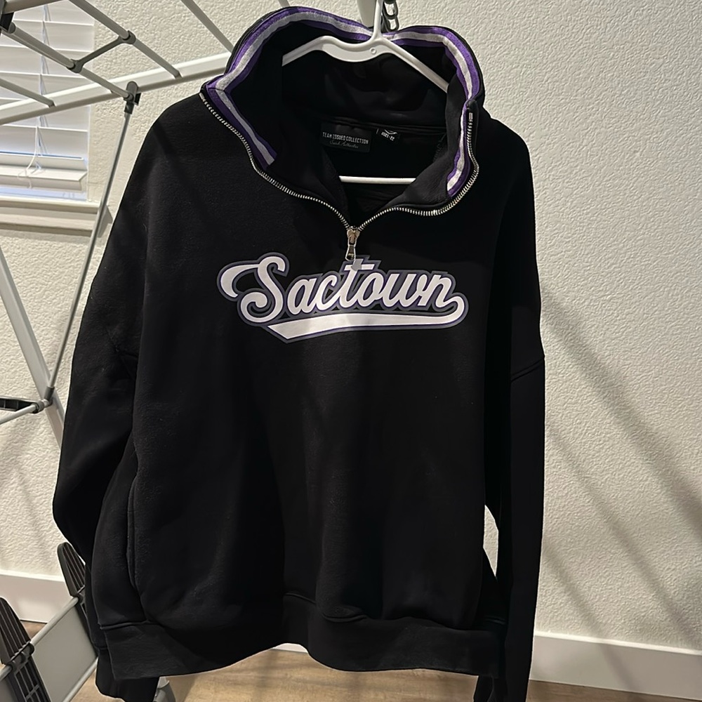 Sacramento king’s team issued collection half zip sweater